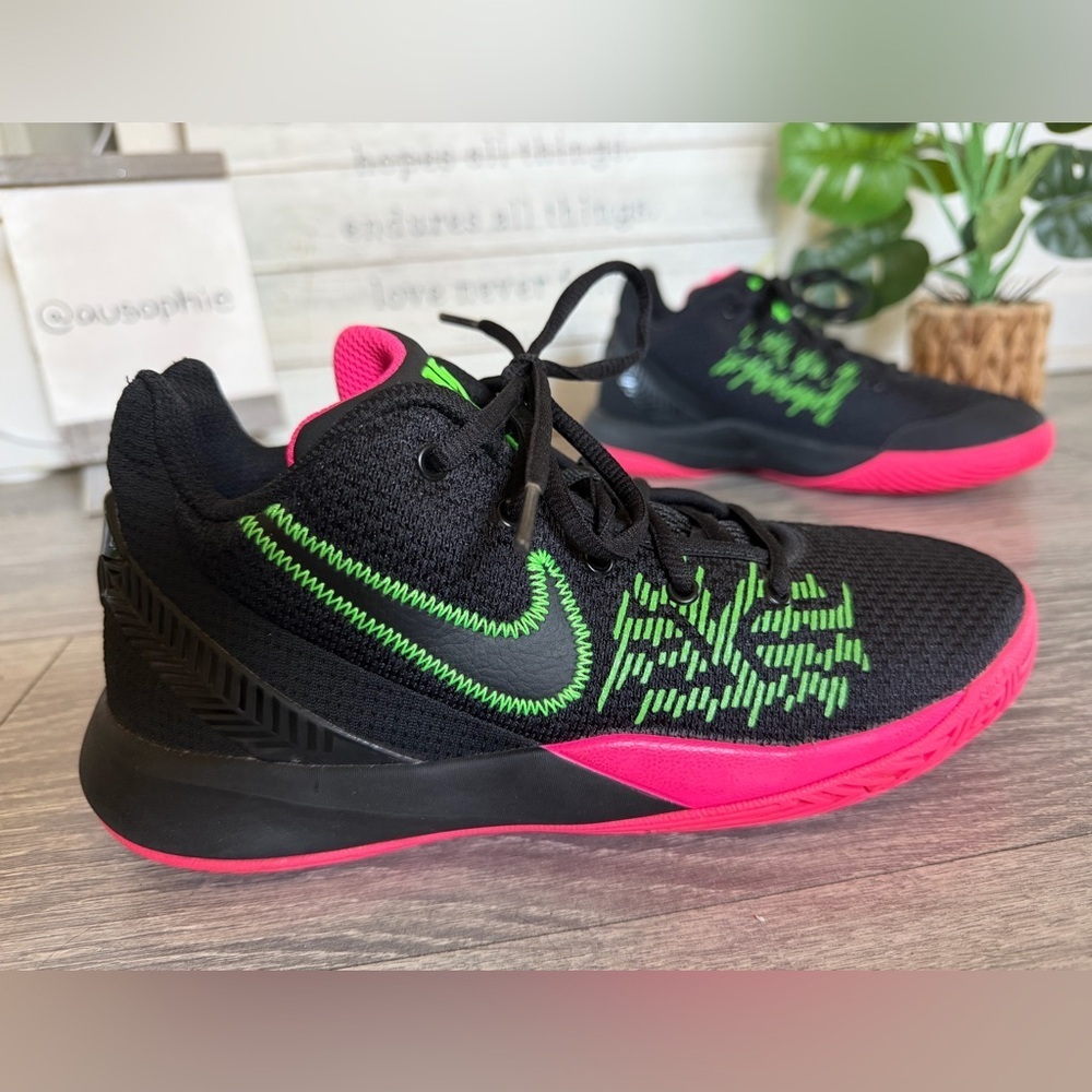 Nike Kyrie Flytrap 2 Black Hyper Pink Rage Green Basketball Court Sneaker Sz 5Y
